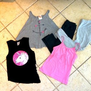 Girls size 8, 2 leggings and 3 tops, Unicorn